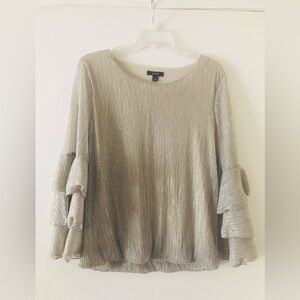 5 for $25 🤍 Macys Alfani Cream Shimmer Long Sleeve Top 🎉